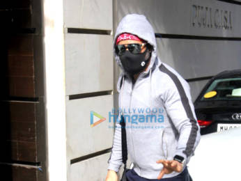 Photos: Emraan Hashmi spotted at the gym in Bandra