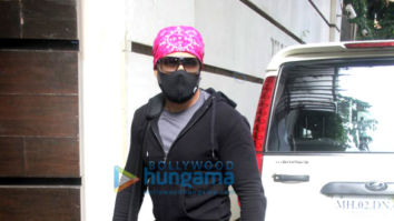 Photos: Emraan Hashmi spotted in Bandra