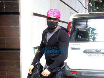 Photos: Emraan Hashmi spotted in Bandra