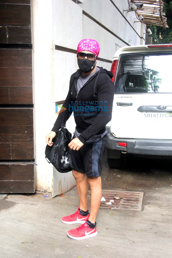 photos emraan hashmi spotted in bandra 2 4