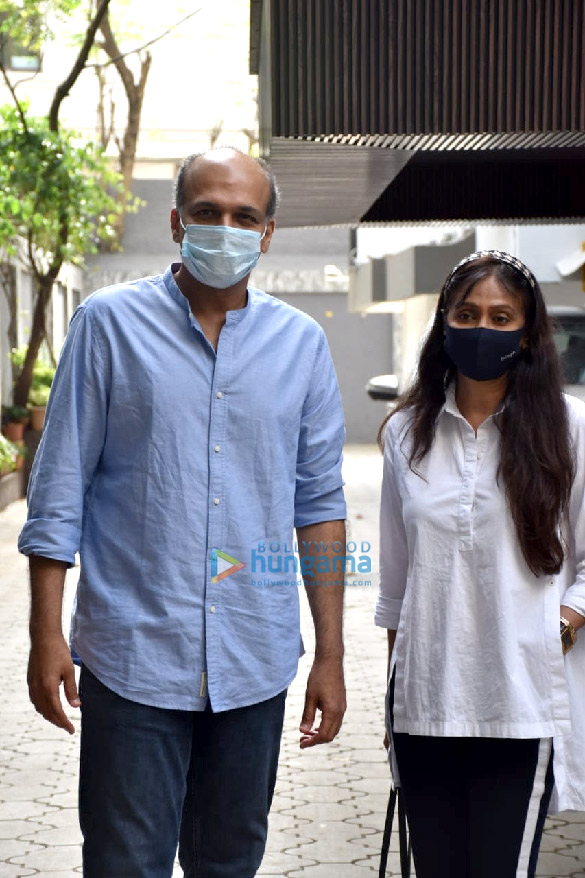 photos farhan akhtar and ashutosh gowariker snapped at javed akhtars house in juhu 1