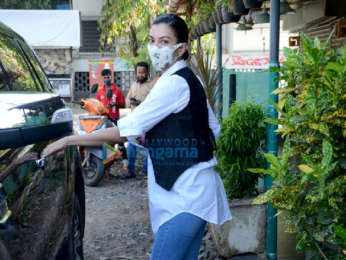 Photos: Gauahar Khan snapped in Versova