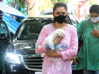 Photos: Hansika Motwani spotted outside a pet clinic in Khar