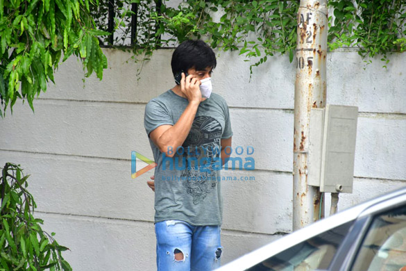 photos huma qureshi apurva agnihotri ashish chowdhry and others snapped at mandira bedis husband raj kaushals funeral in bandra 3