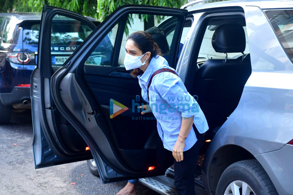 photos huma qureshi apurva agnihotri ashish chowdhry and others snapped at mandira bedis husband raj kaushals funeral in bandra 6