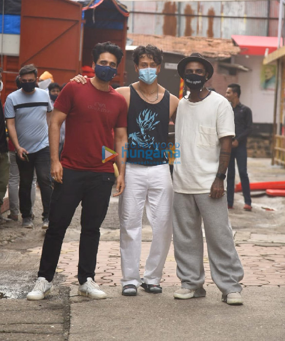 photos jackky bhagnani tiger shroff and remo dsouza spotted outside sj studio in saki naka 3
