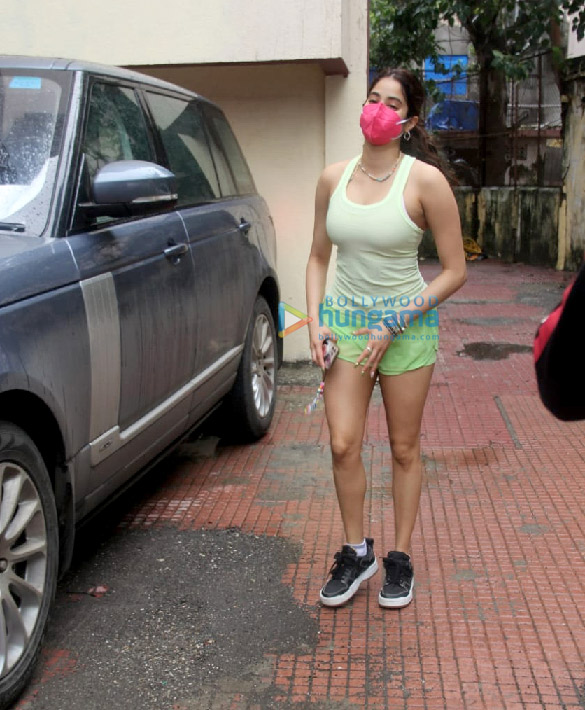 photos janhvi kapoor spotted at the gym in santacruz 2