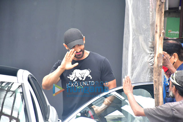 photos john abraham spotted in bandra 3 6