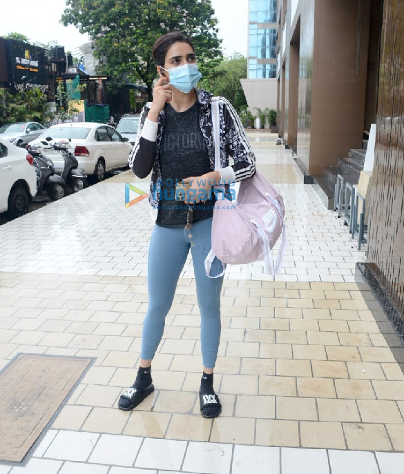 Photos: Karishma Tanna snapped at the gym Photos: Karishma Tanna snapped at the gym