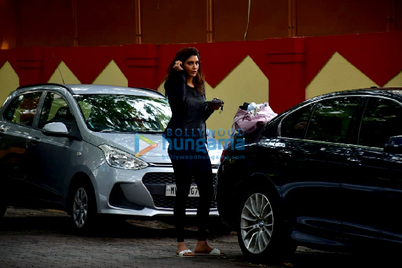 photos karishma tanna snapped at the gym 4 4