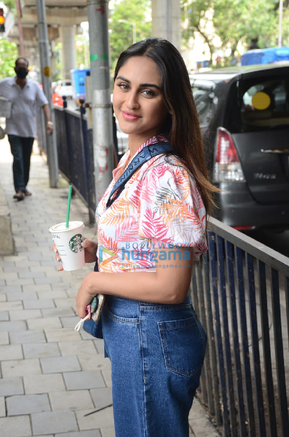 photos krystle dsouza snapped at starbucks in versova 3