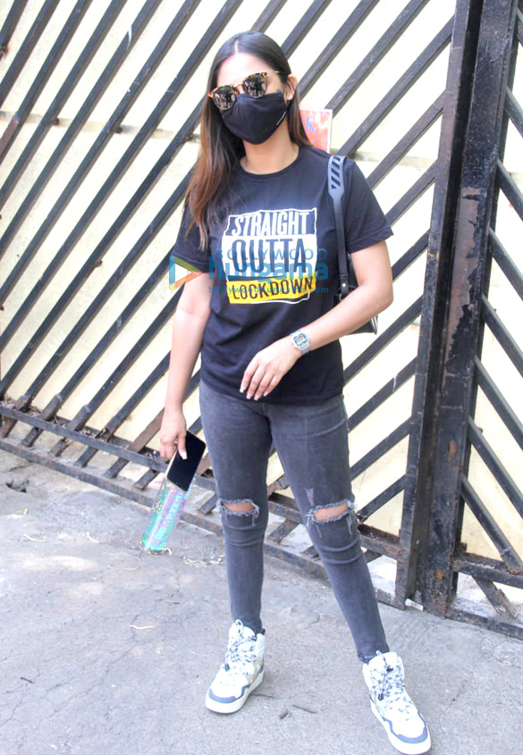 photos krystle dsouza spotted outside mehboob studio in bandra for vaccination 4
