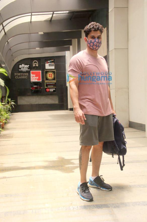 Photos: Kunal Kemmu spotted at the gym in Khar Photos: Kunal Kemmu spotted at the gym in Khar