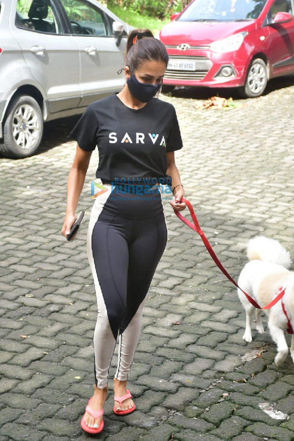 photos malaika arora spotted with her pet on a morning walk 1 5