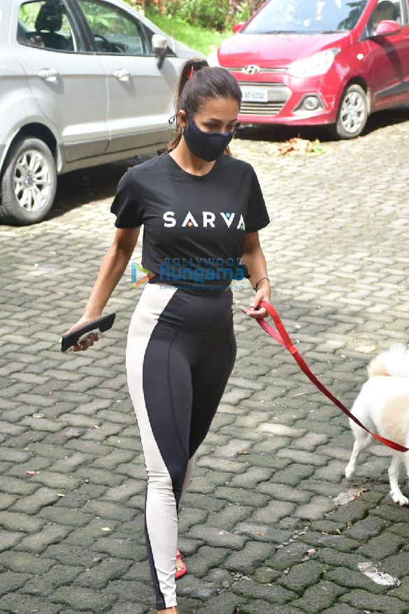 photos malaika arora spotted with her pet on a morning walk 2 5