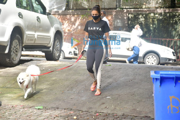 photos malaika arora spotted with her pet on a morning walk 3 5
