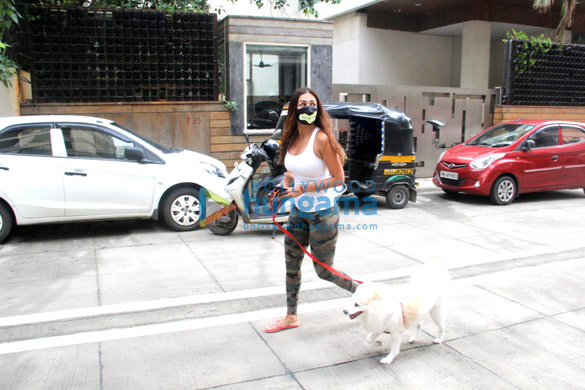 photos malaika arora spotted with her pet on a morning walk 4 6