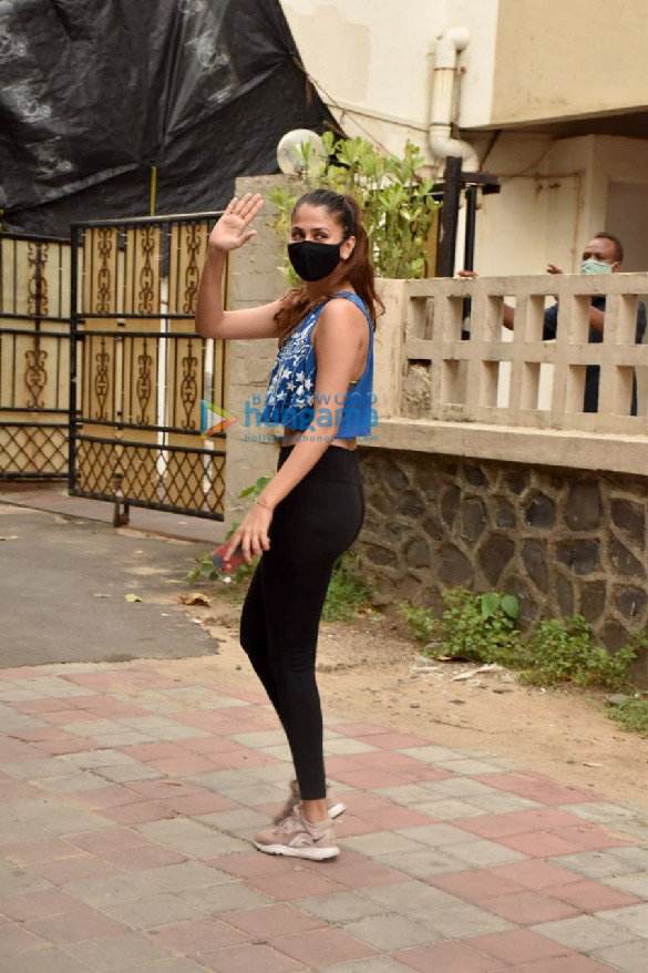 photos malvika raaj snapped in juhu 3