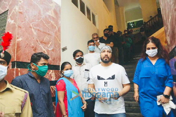 photos mika singh shakti kapoor and others overlook vaccination of 2000 people 4