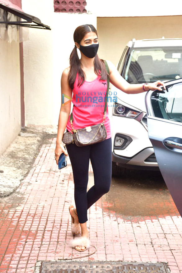 photos pooja hegde spotted at pilates class 3