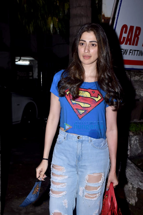 Photos: Raai Laxmi snapped at a salon in Juhu Photos: Raai Laxmi snapped at a salon in Juhu