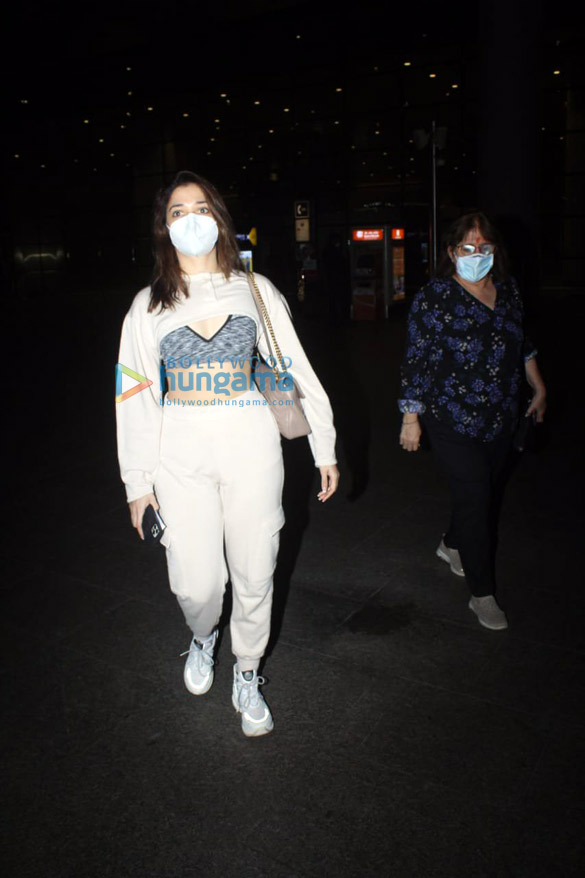 photos riteish deshmukh genelia dsouza and tamannaah bhatia snapped at the airport 2