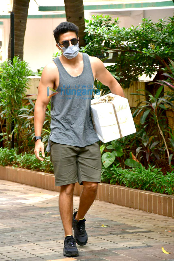 Photos: Saqib Saleem spotted in Bandra Photos: Saqib Saleem spotted in Bandra