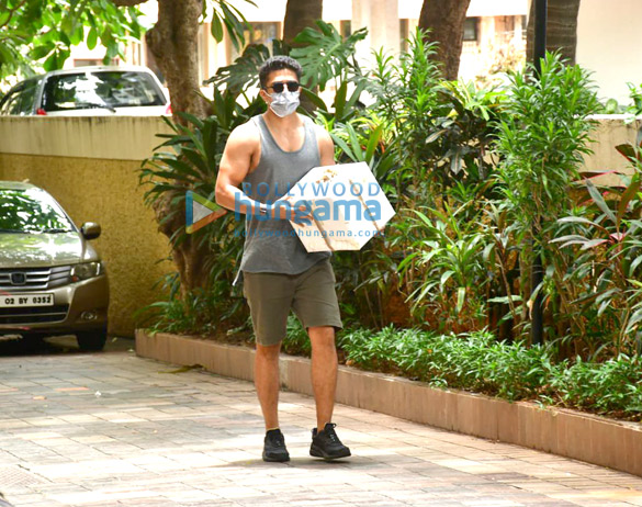 photos saqib saleem spotted in bandra 2