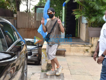 Photos: Shahid Kapoor and Mira Kapoor snapped in Juhu