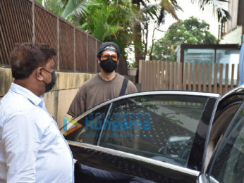 Photos: Shahid Kapoor and Mira Kapoor snapped in Juhu