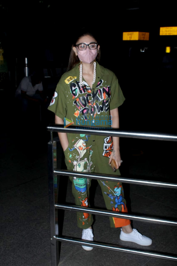 Photos: Shefali Jariwala snapped at the airport Photos: Shefali Jariwala snapped at the airport