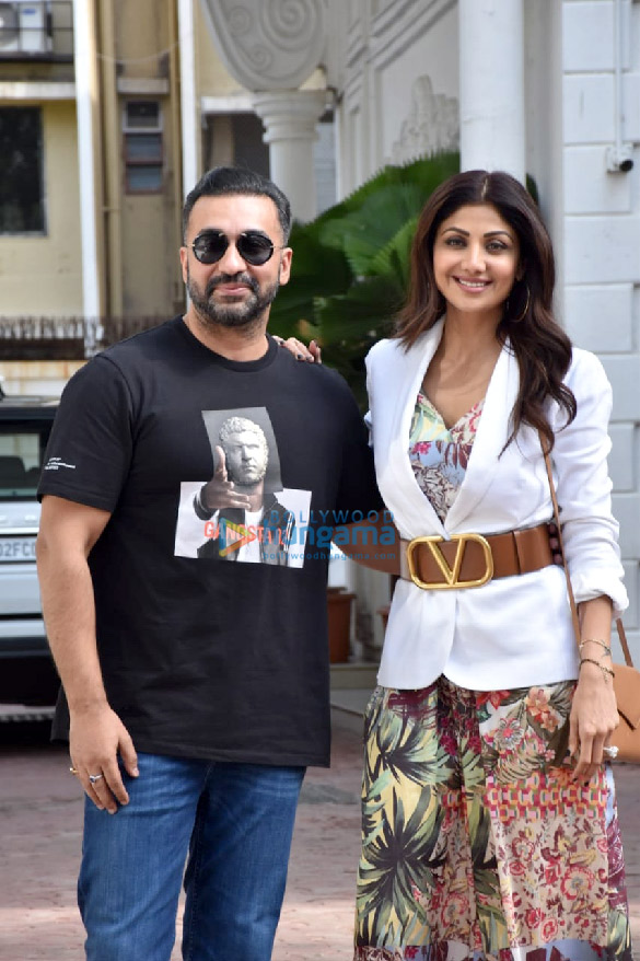 photos shilpa shetty and raj kundra snapped at their residence in juhu 5