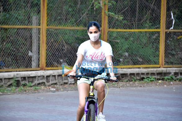 photos sonal chauhan snapped cycling in versova 2
