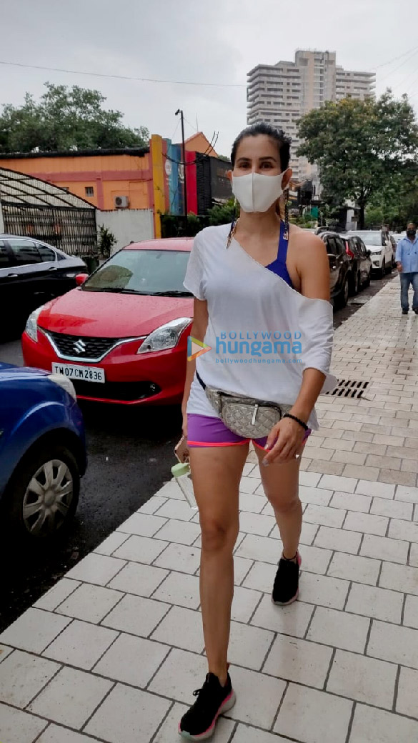 photos sonnalli seygall snapped at the gym 1