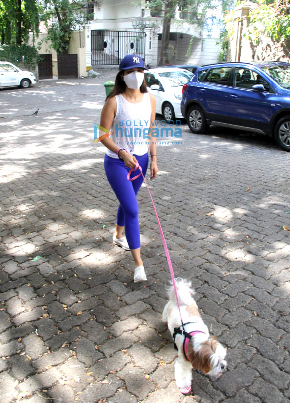 photos sophie choudry snapped with her pet in bandra 4