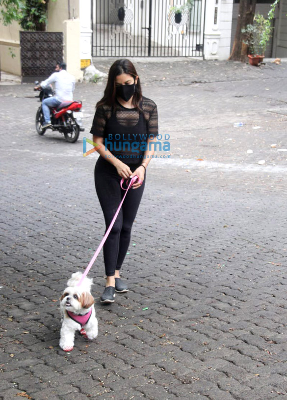 photos sophie choudry spotted in bandra 2 8