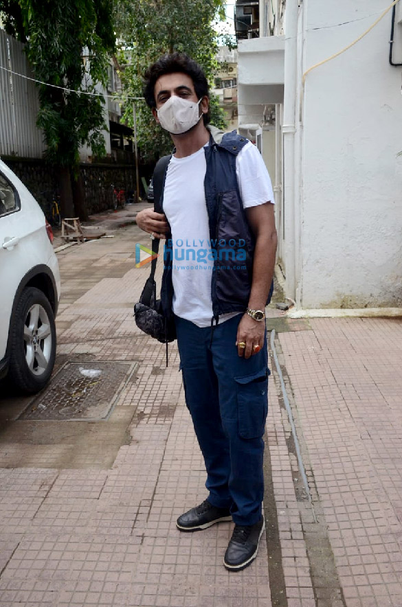 photos sunil grover and ridhima pandit snapped in andheri 5