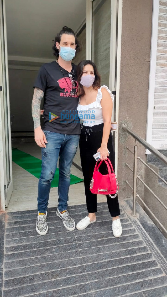 Photos: Sunny Leone and Daniel Weber snapped in Andheri Photos: Sunny Leone and Daniel Weber snapped in Andheri