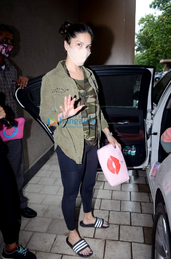 photos sunny leone and her kids snapped in andheri 4