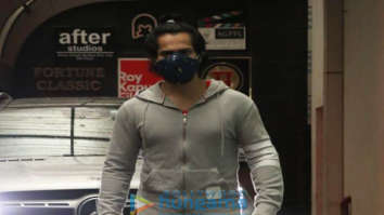Photos: Varun Dhawan snapped at a gym in Bandra