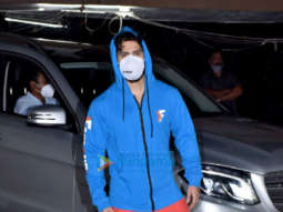 Photos: Varun Dhawan snapped at the gym in Juhu