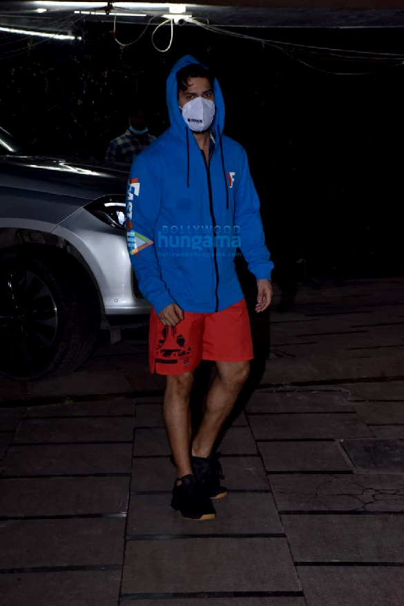 photos varun dhawan snapped at the gym in juhu 3 7