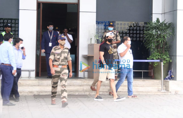 Photos: Vijay Deverakonda snapped at Kalina airport Photos: Vijay Deverakonda snapped at Kalina airport
