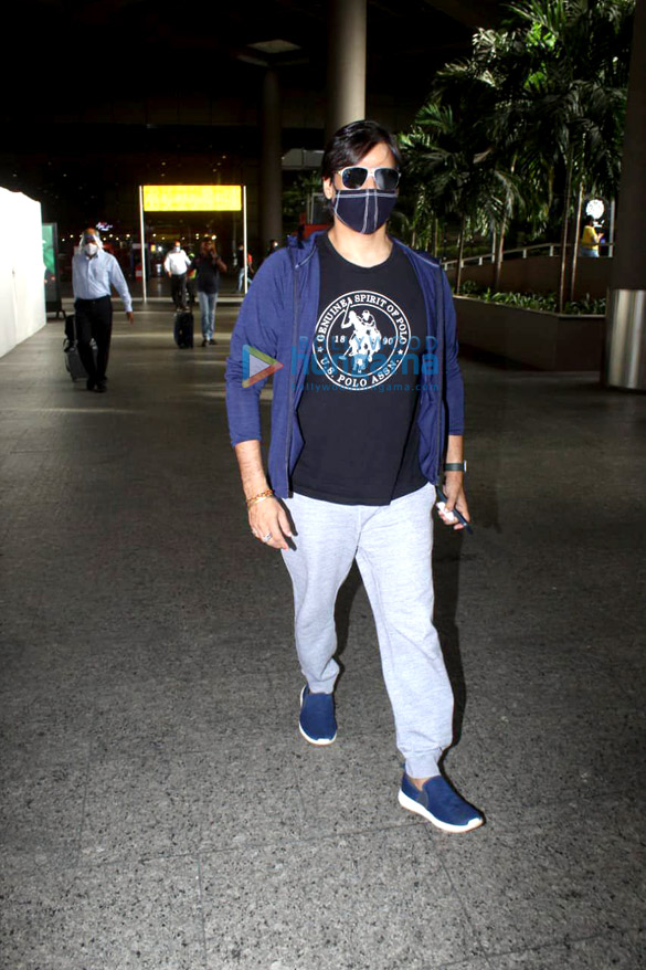 photos vivek oberoi snapped at the airport 3
