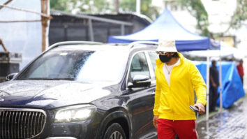 Ranveer dons yellow jacket and red trackpants as he resumes shooting