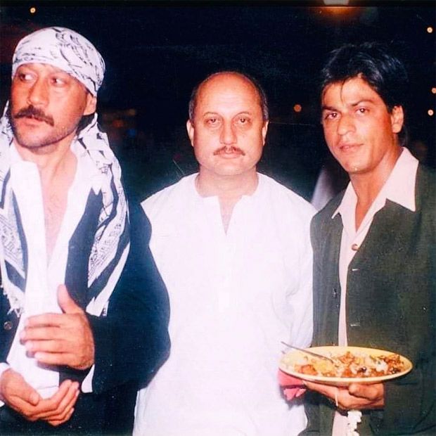 Shah Rukh Khan, Anupam Kher and Jackie Shroff pose innocently in this rare throwback picture