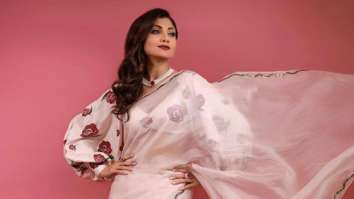 Shilpa Shetty rocks a white organza saree with aplomb; pairs with prose pattern balloon sleeve blouse