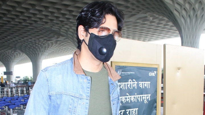 Sidharth Malhotra snapped at the airport