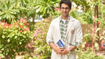 Ayushmann Khurrana unveils his first look from upcoming movie Doctor G