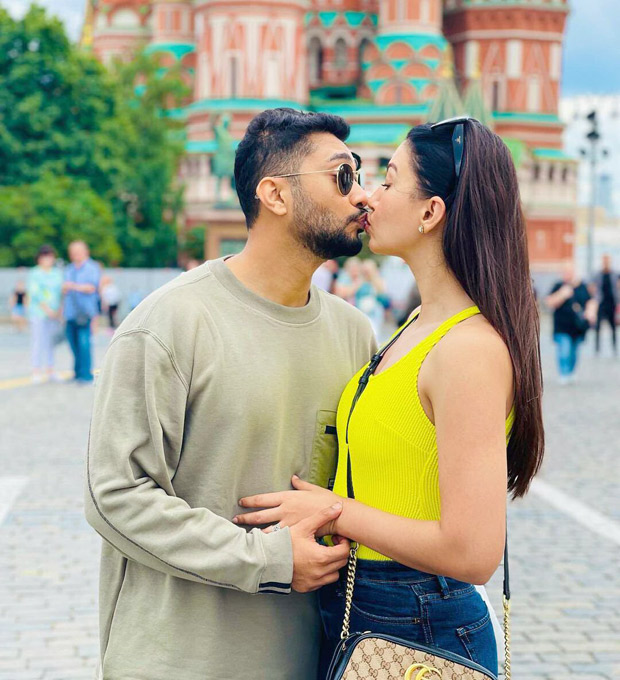 Gauahar Khan and Zaid Darbar share a kiss in their honeymoon pictures during Moscow vacation
